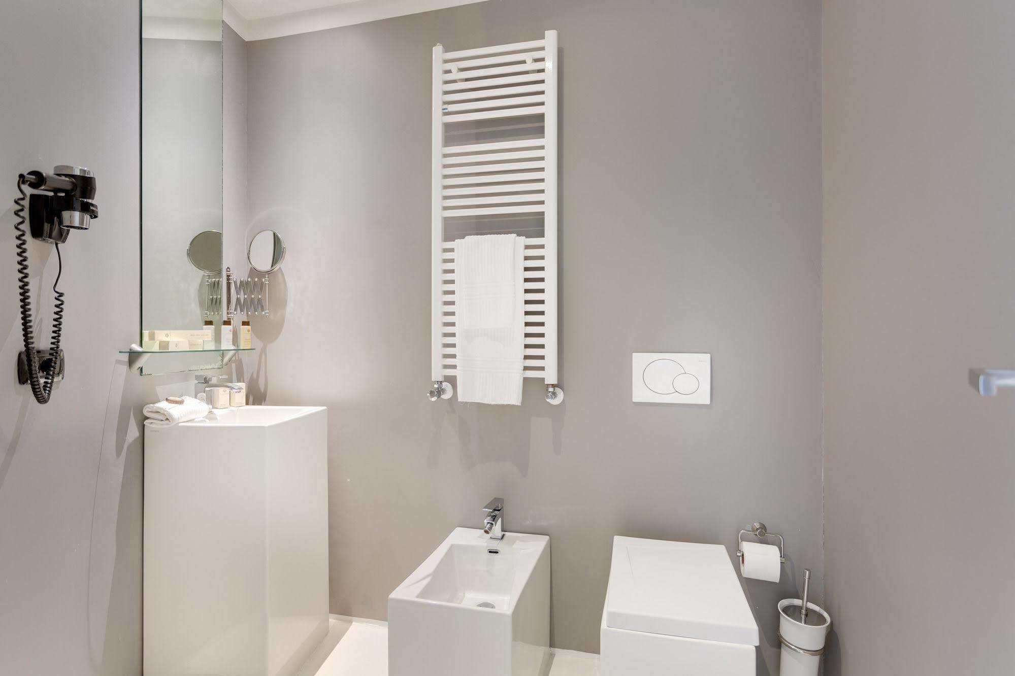 Piazza Di Spagna Suites Рим Экстерьер фото